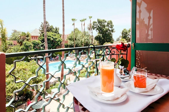 Canon EOS 5D Mark II sample photo. A breakfast in marrakesh photography