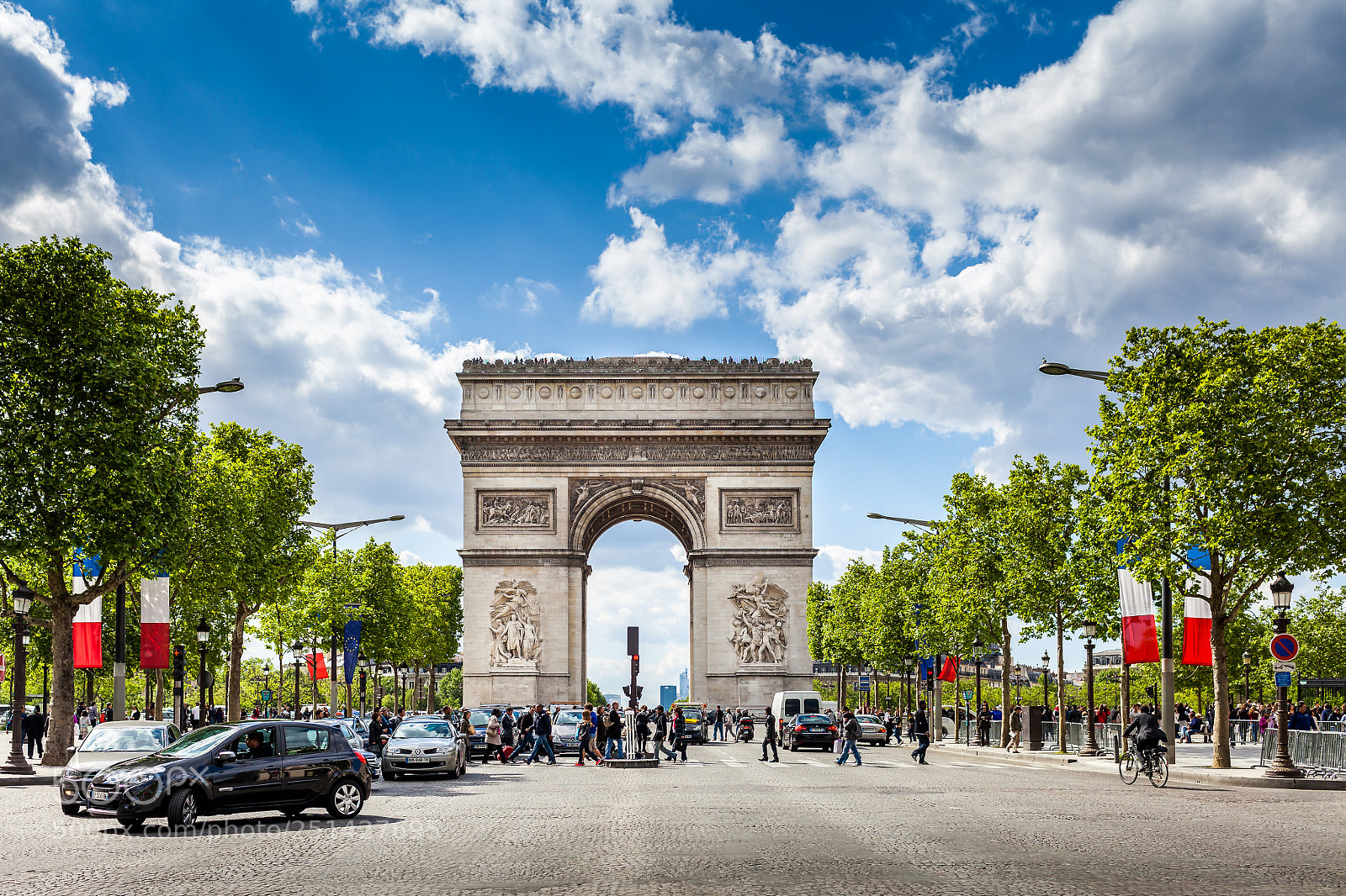 Canon EOS 5D Mark II sample photo. May in paris photography