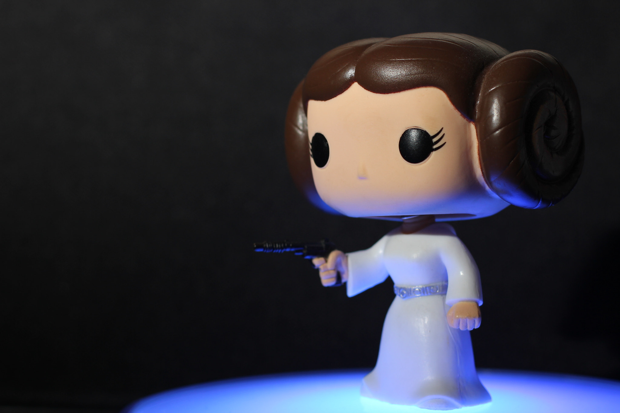 Canon EOS 550D (EOS Rebel T2i / EOS Kiss X4) + Canon EF 50mm F1.4 USM sample photo. Princess leia pop figure photography