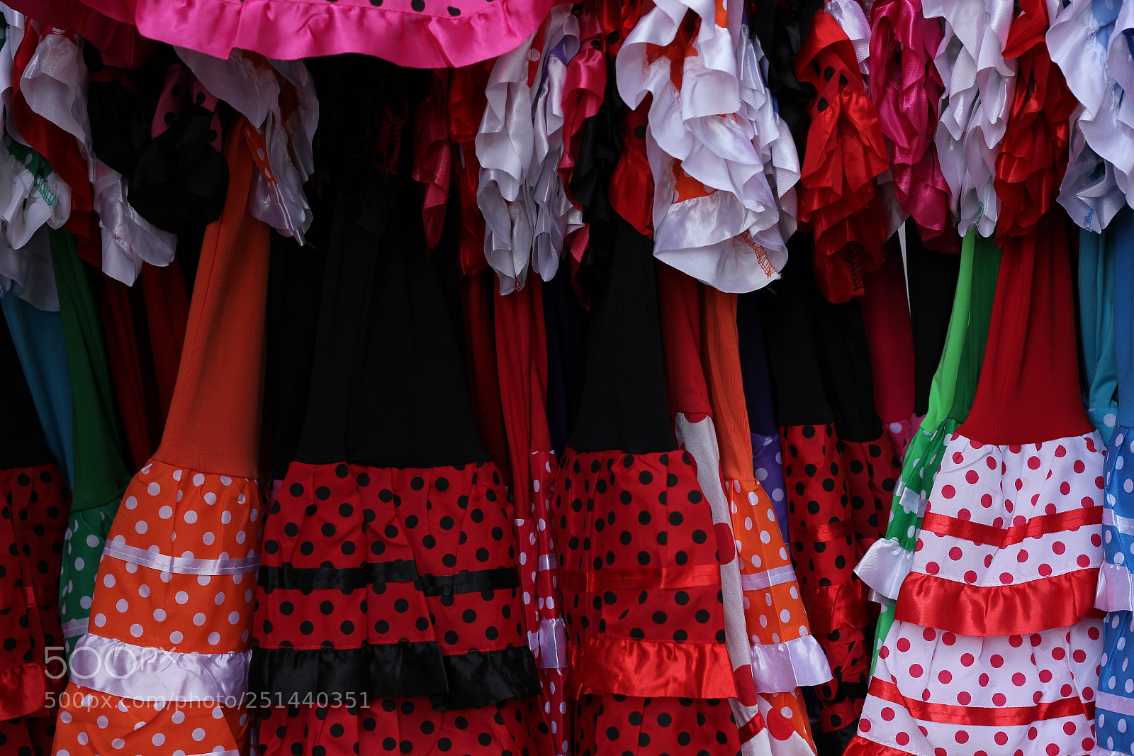 Canon EOS 550D (EOS Rebel T2i / EOS Kiss X4) + Canon EF 50mm F1.8 II sample photo. Flamenco dresses photography
