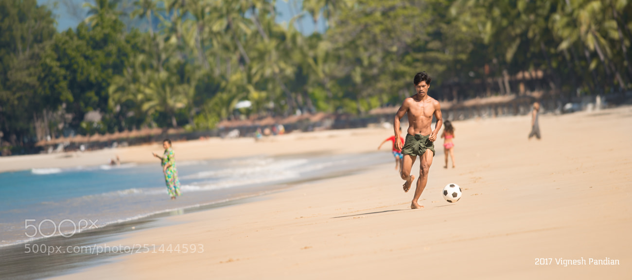 Nikon D800 sample photo. Football at the beach photography
