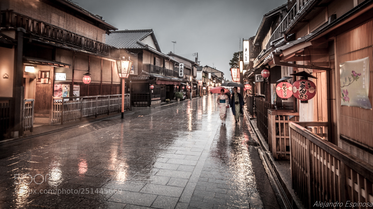 Canon EOS 5D Mark II sample photo. Japan street - kyoto photography