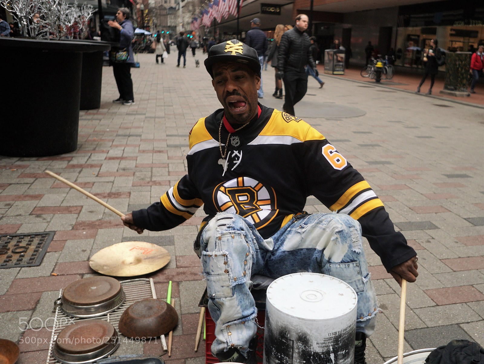 Sony a6500 sample photo. Street drummer photography