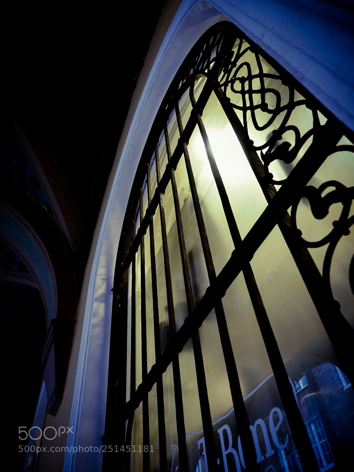 Olympus OM-D E-M1 Mark II sample photo. Window in gdansk photography