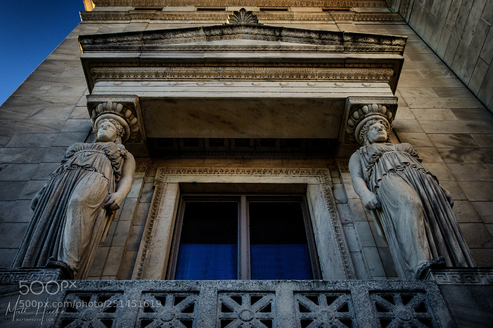 Fujifilm X-T20 sample photo. Field caryatids photography