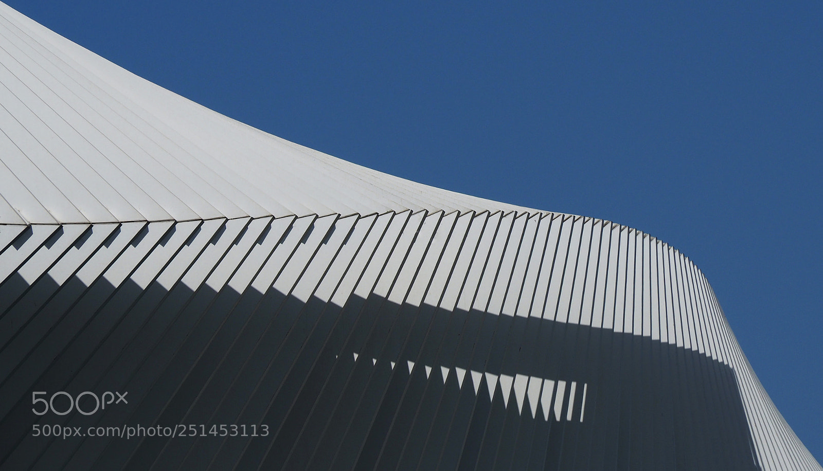 Olympus OM-D E-M10 II sample photo. The structured wave photography