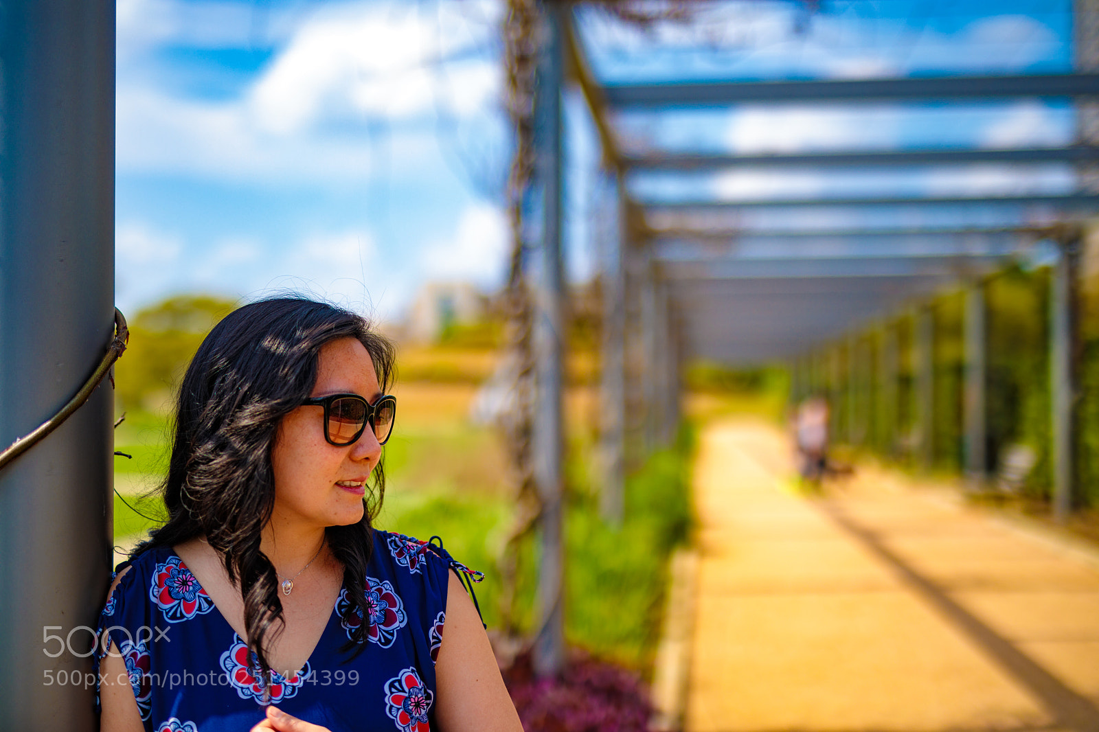 Canon EOS 5D Mark IV sample photo. Woman in park photography