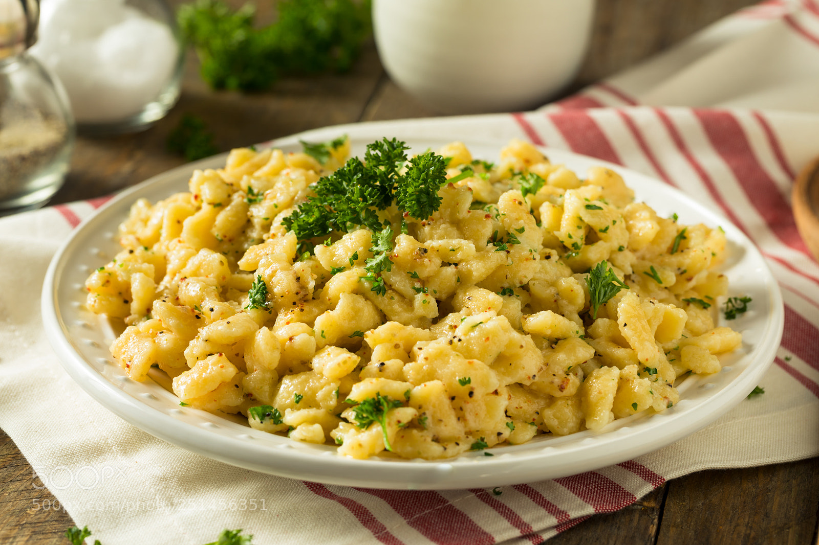 Canon EOS 5D Mark IV sample photo. Savory homemade german spaetzle photography