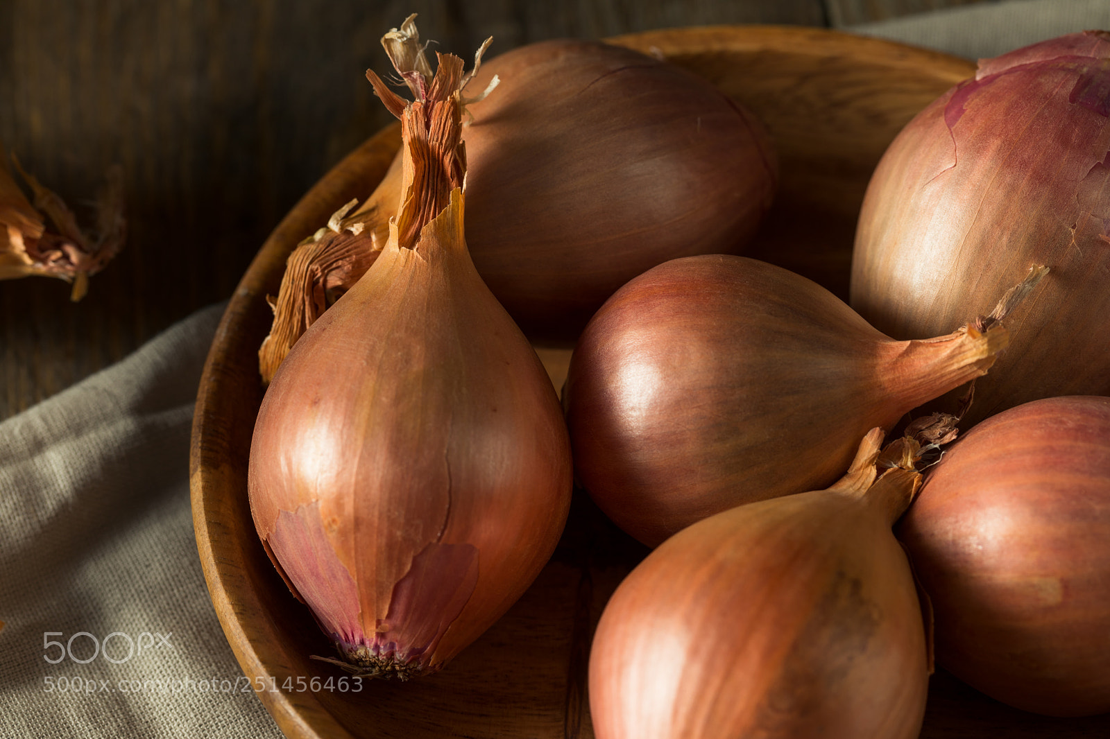 Canon EOS 5D Mark IV sample photo. Raw organic shallot onions photography