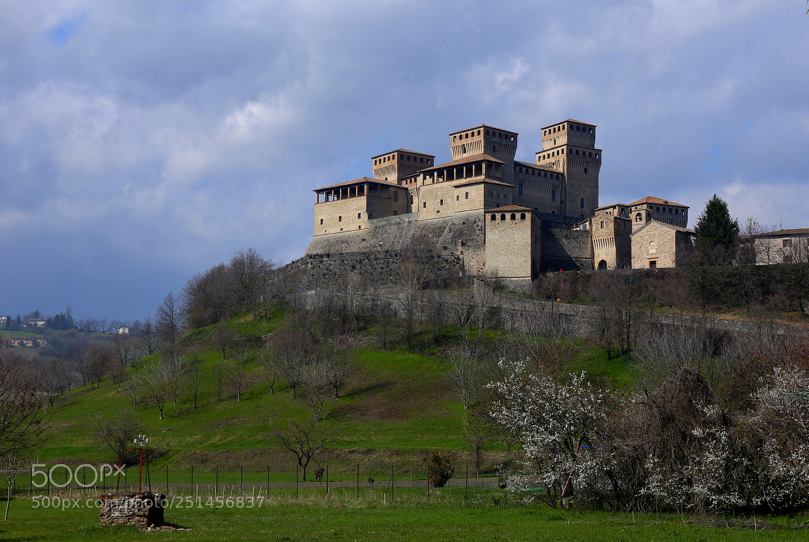 Canon EF 24-70mm F4L IS USM sample photo. Torrechiara castle photography