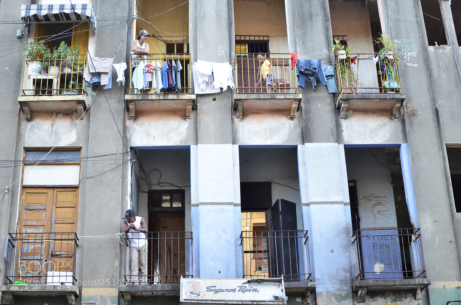 Nikon D7000 sample photo. The ghetto photography