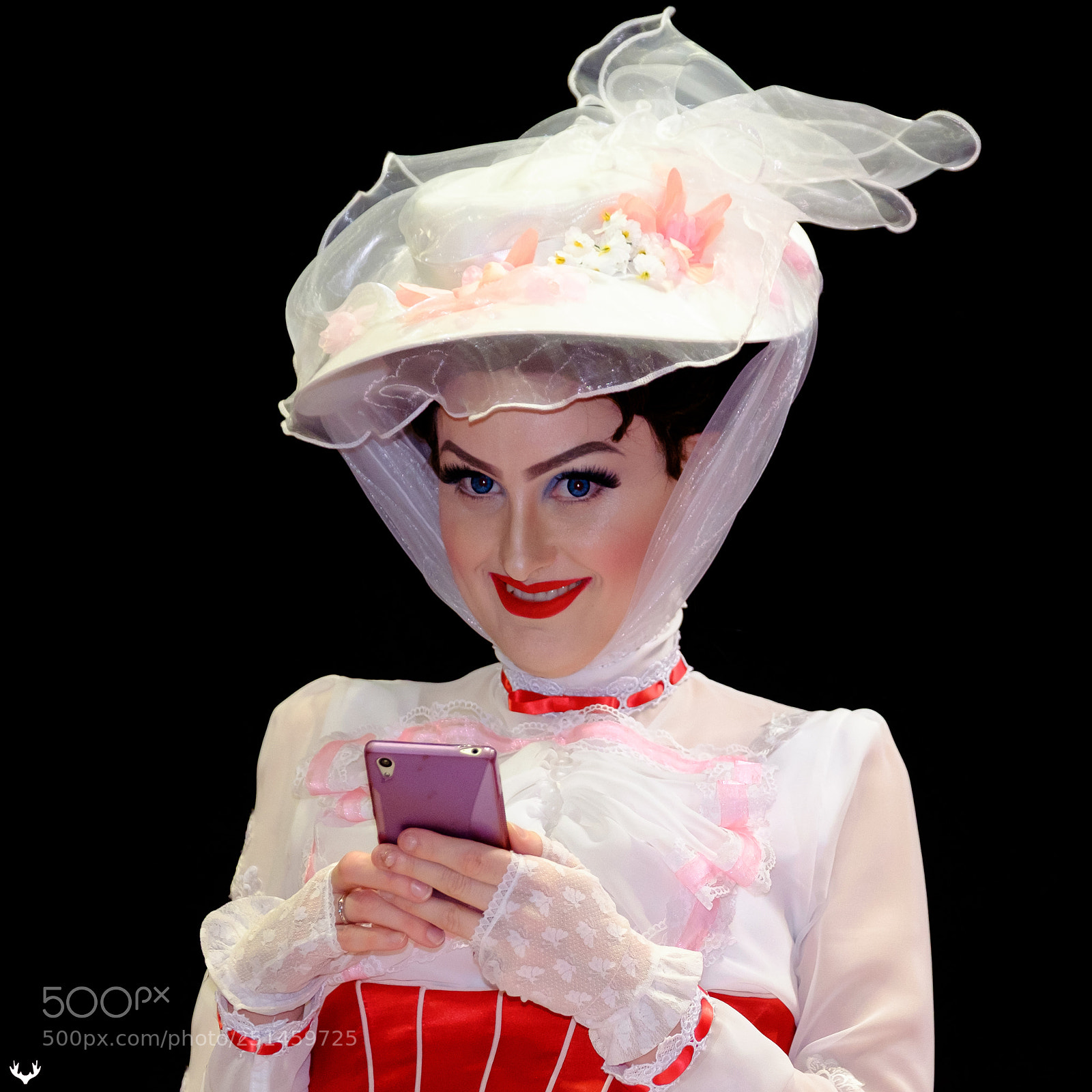 Fujifilm X-T1 sample photo. Mary on the phone photography