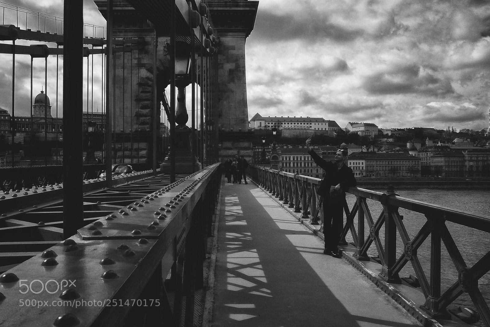 Fujifilm X10 sample photo. Chain bridge photography