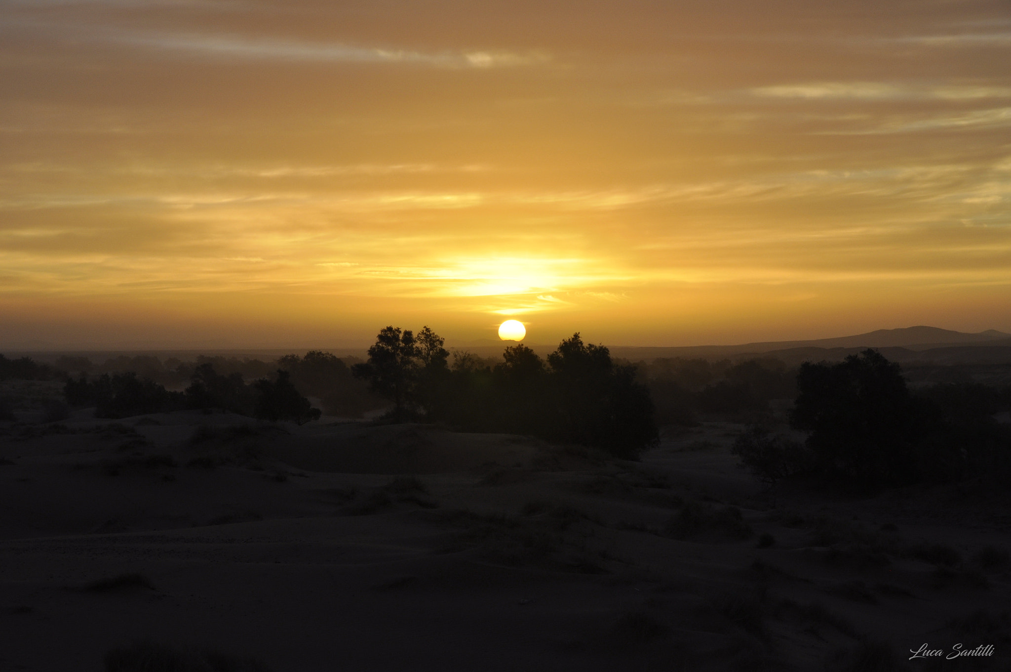 Nikon D5000 + Sigma 17-70mm F2.8-4 DC Macro OS HSM | C sample photo. Il sole che sorge nel deserto photography