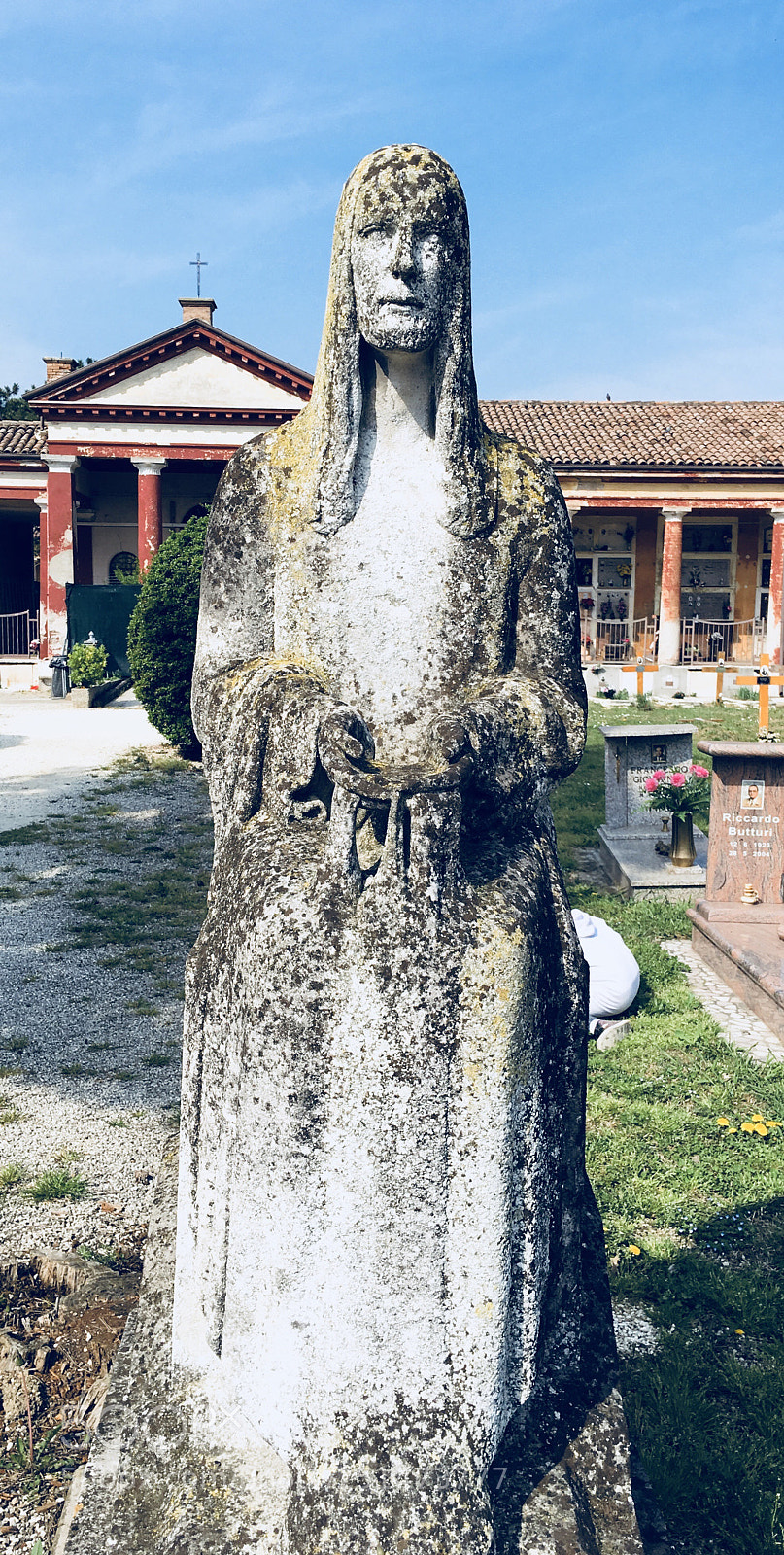 Apple iPhone 6s Plus sample photo. Cemetery italy photography
