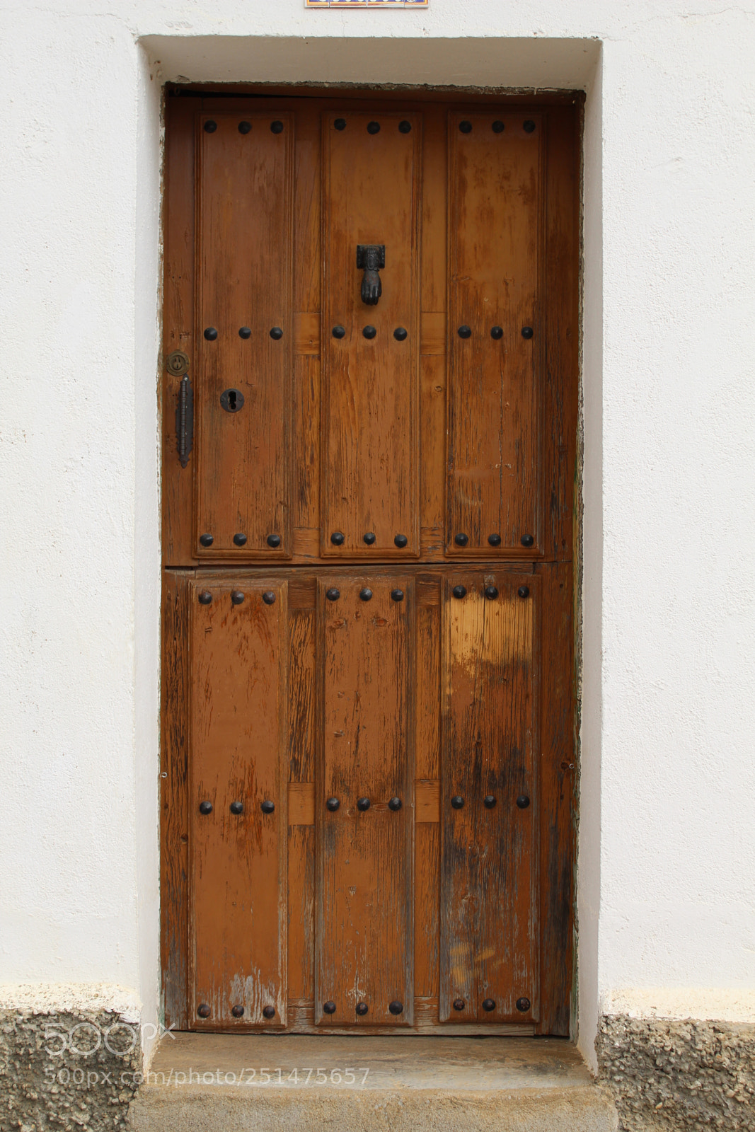 Canon EOS 1300D (EOS Rebel T6 / EOS Kiss X80) sample photo. Puerta austera photography