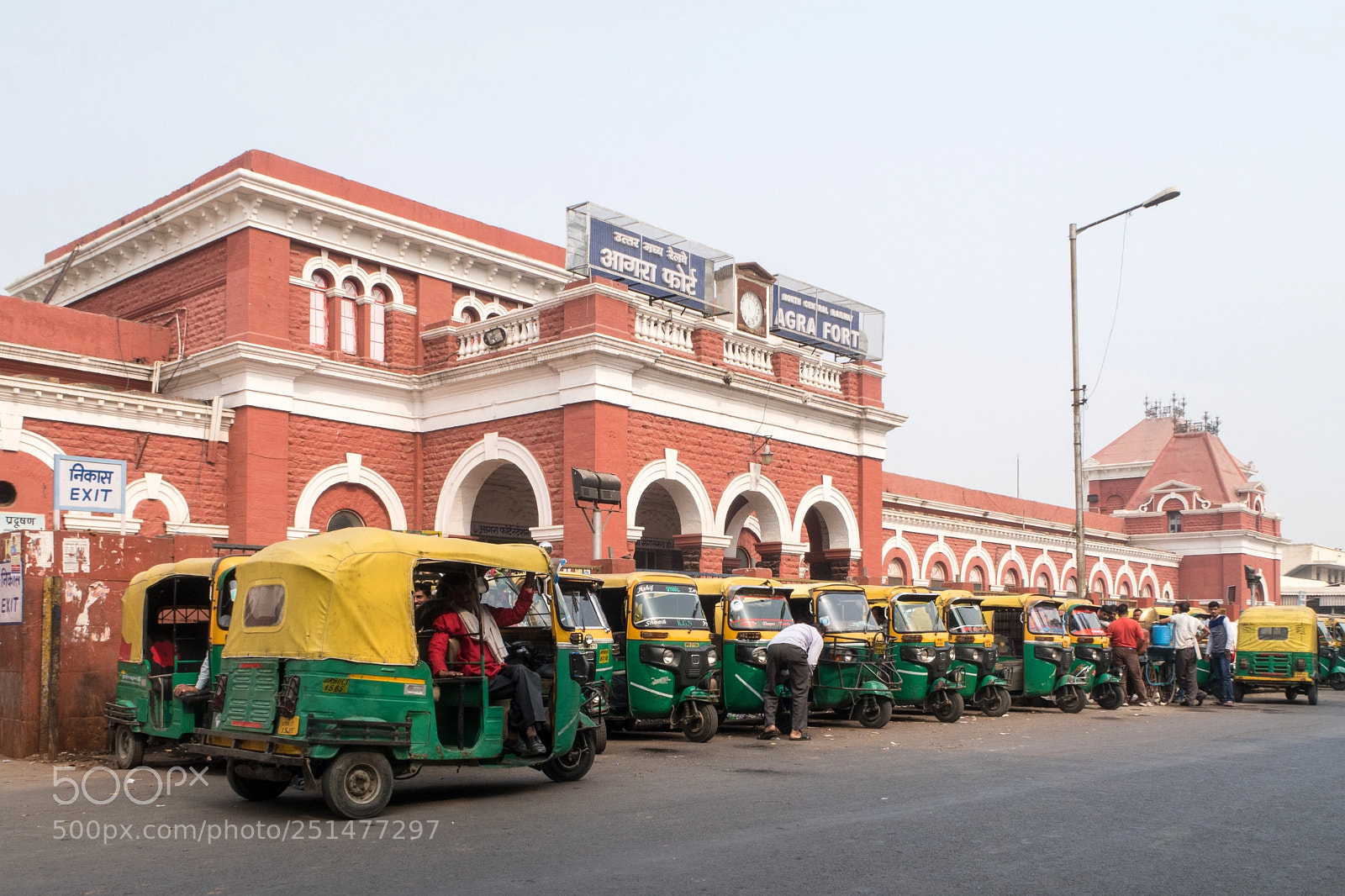 Canon PowerShot G7 X Mark II sample photo. Tuktuks in agra train photography