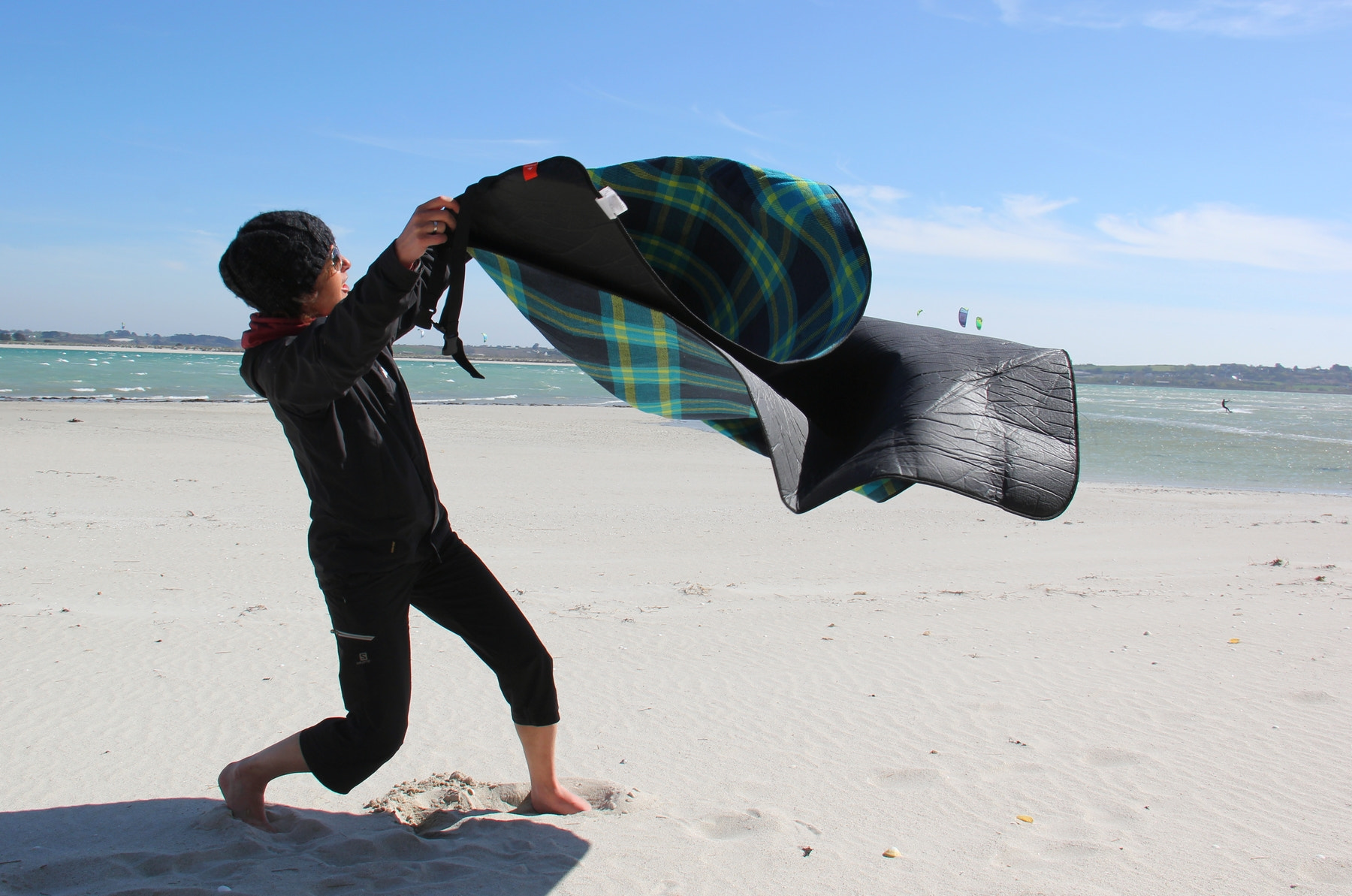 Canon EF-S 18-200mm F3.5-5.6 IS sample photo. Kite photography