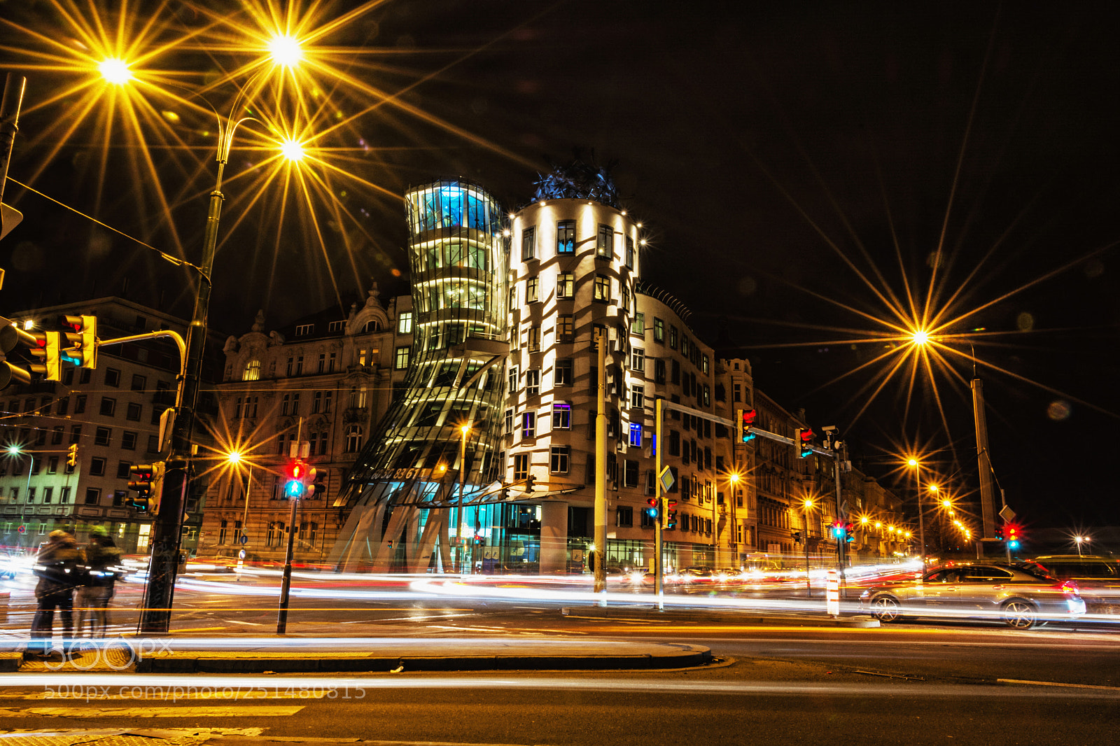 Nikon D7100 sample photo. Dancing house with traffic photography