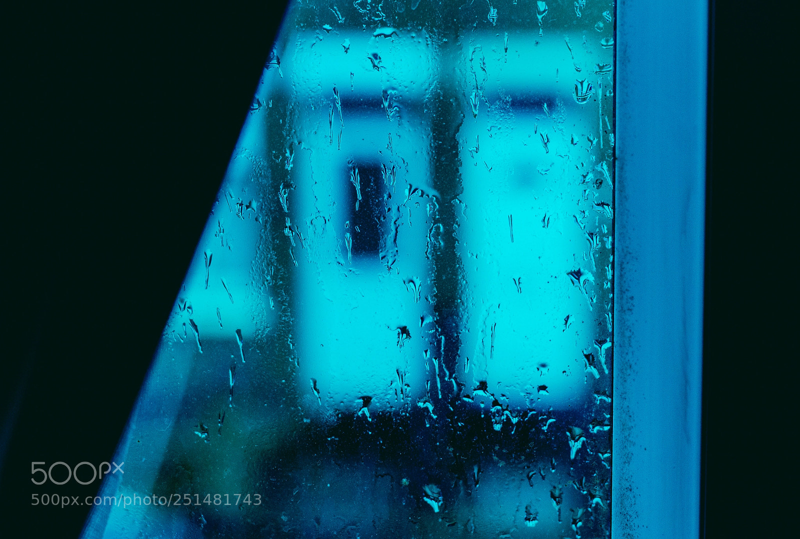 Canon EOS 1200D (EOS Rebel T5 / EOS Kiss X70 / EOS Hi) sample photo. Cyan rain photography
