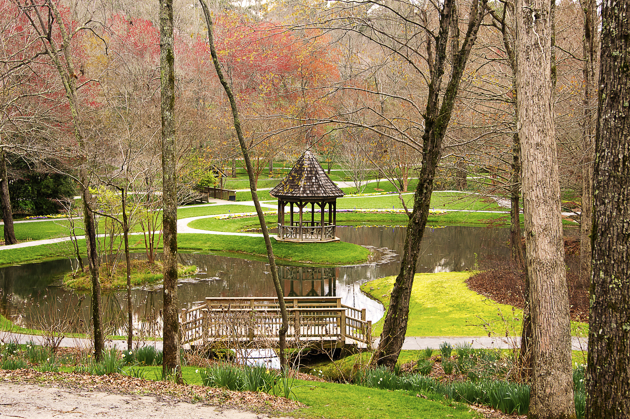 Sony Alpha DSLR-A500 sample photo. Gazebo in the garden photography