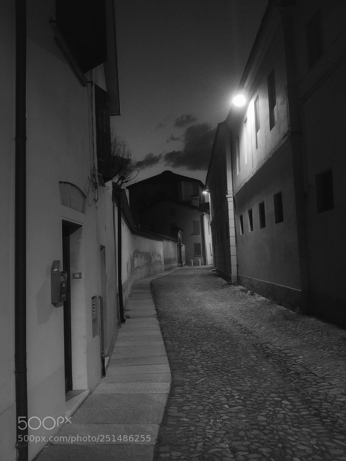 LG G6 sample photo. The way of night photography