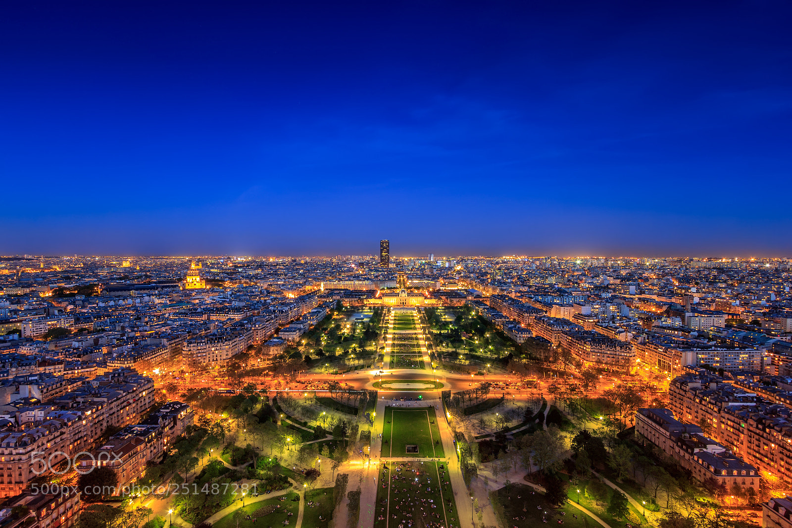 Canon EOS 550D (EOS Rebel T2i / EOS Kiss X4) sample photo. Champ de mars, paris photography
