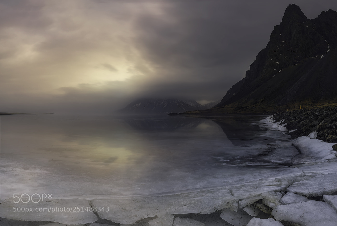 Canon EOS 5D Mark IV sample photo. Reflections hvalves sea photography