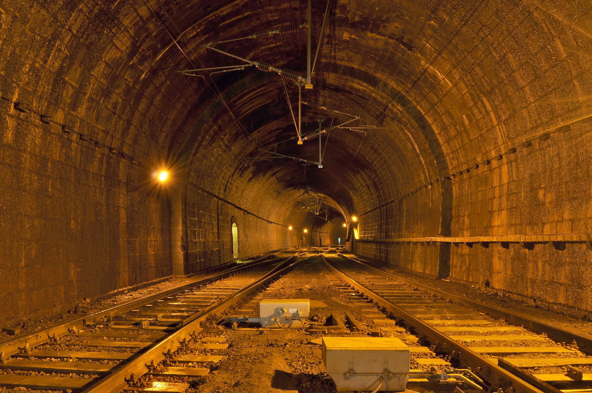 Nikon D5000 sample photo. D. carlos i tunnel - porto são bento photography