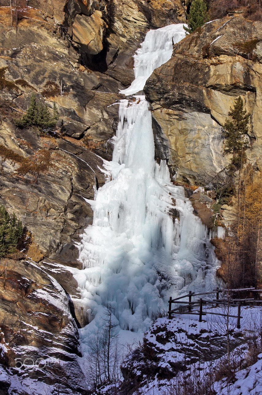Pentax K-r sample photo. Frozen waterfalls of lillaz in december photography