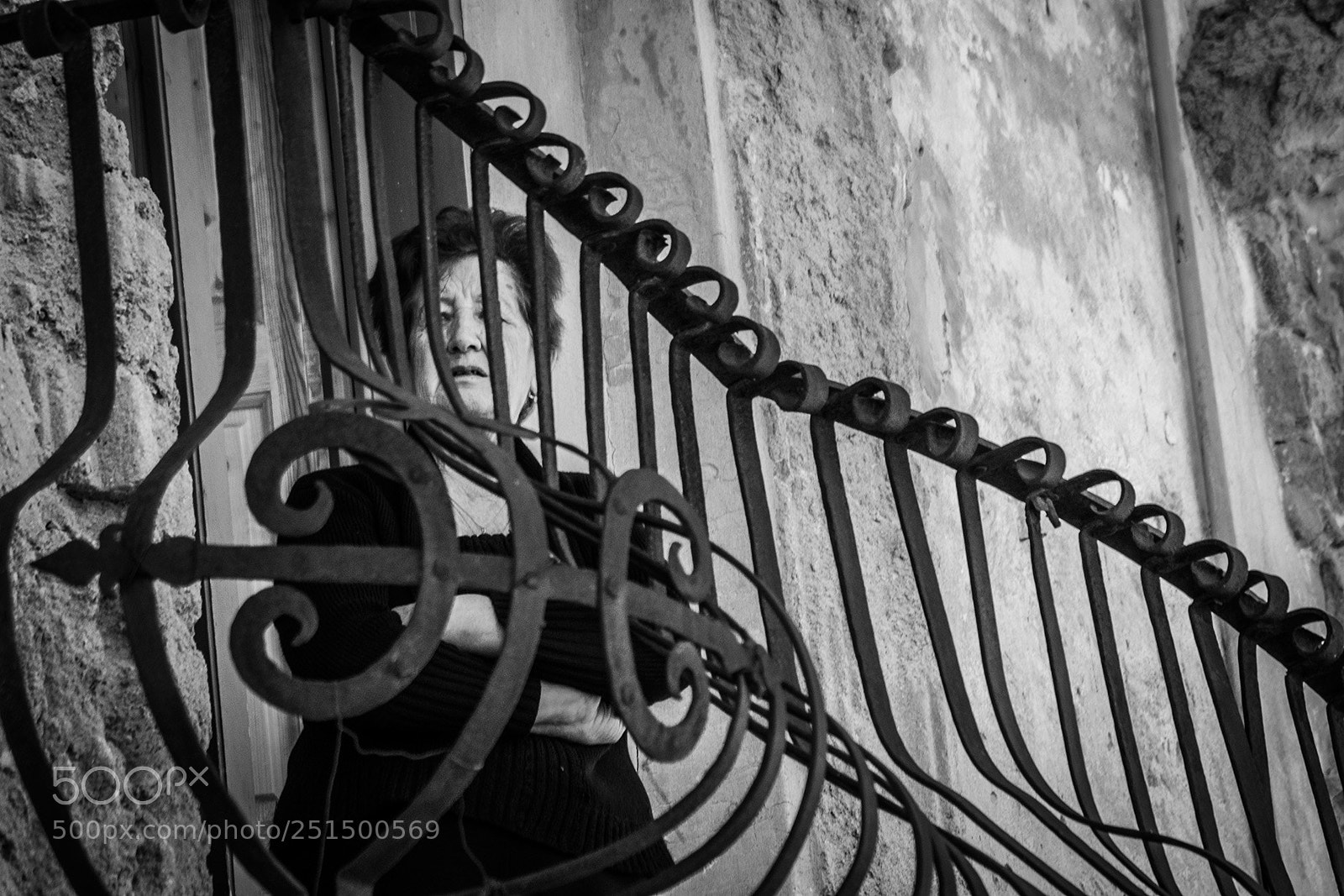 Nikon D3100 sample photo. "prisoner in house" photography