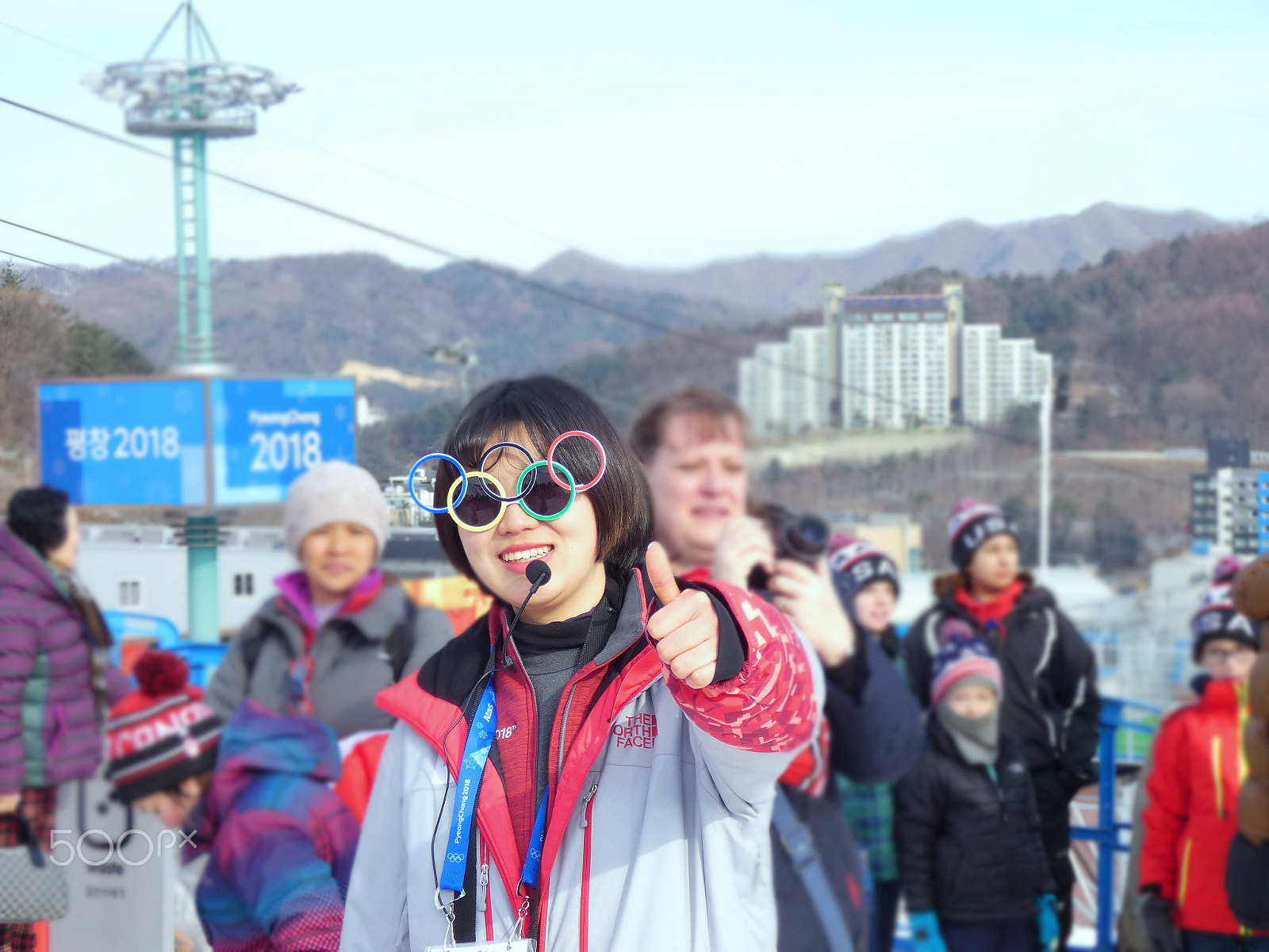 Panasonic DC-FZ80 sample photo. Volunteer thumbs up. pyeongchang 2018 game news photography