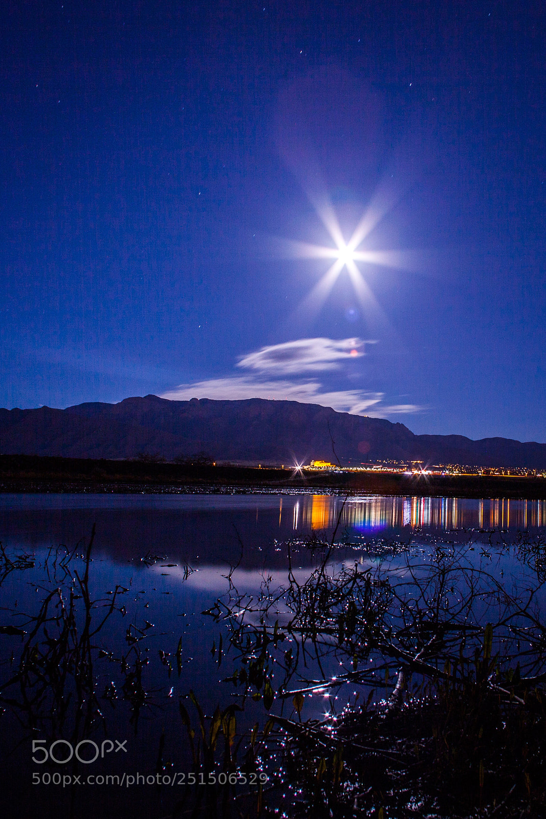 Canon EOS 5D Mark II sample photo. Night light photography