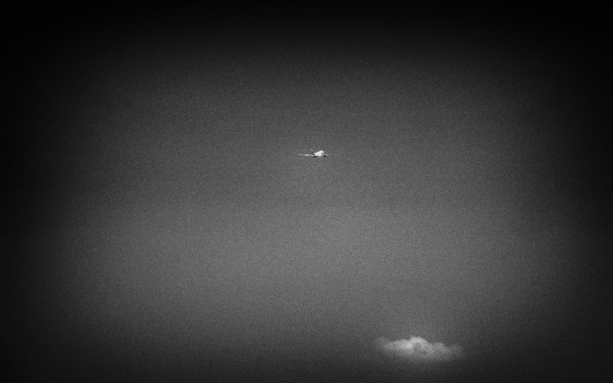 FujiFilm FinePix HS20 EXR (FinePix HS22 EXR) sample photo. ✈ + ☁ photography