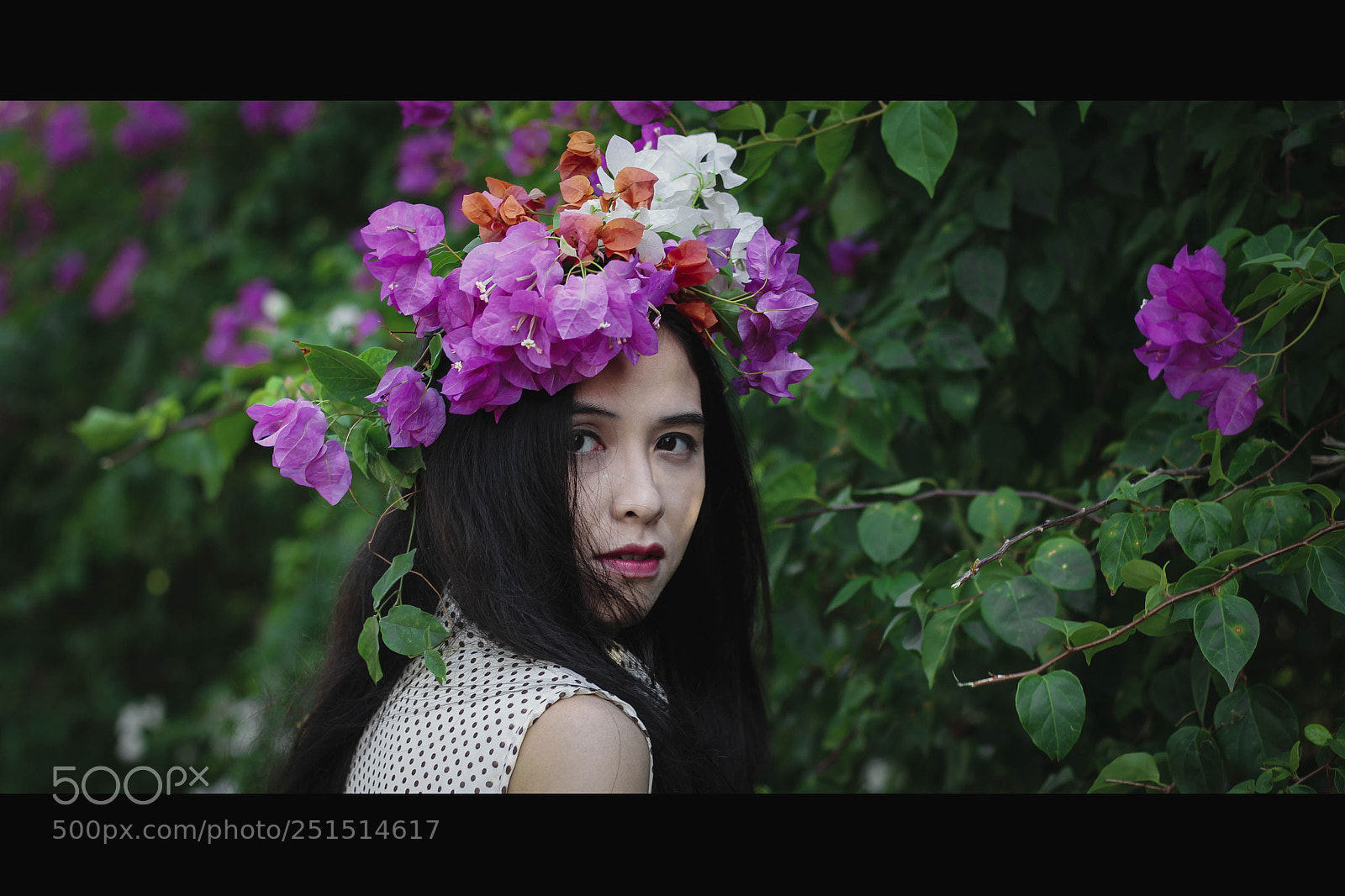 Canon EOS 700D (EOS Rebel T5i / EOS Kiss X7i) sample photo. Bougainvillea girl photography