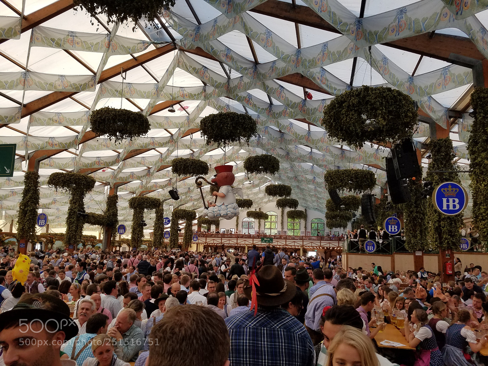Samsung Galaxy S7 Edge sample photo. Oktoberfest hafbrauhaus photography