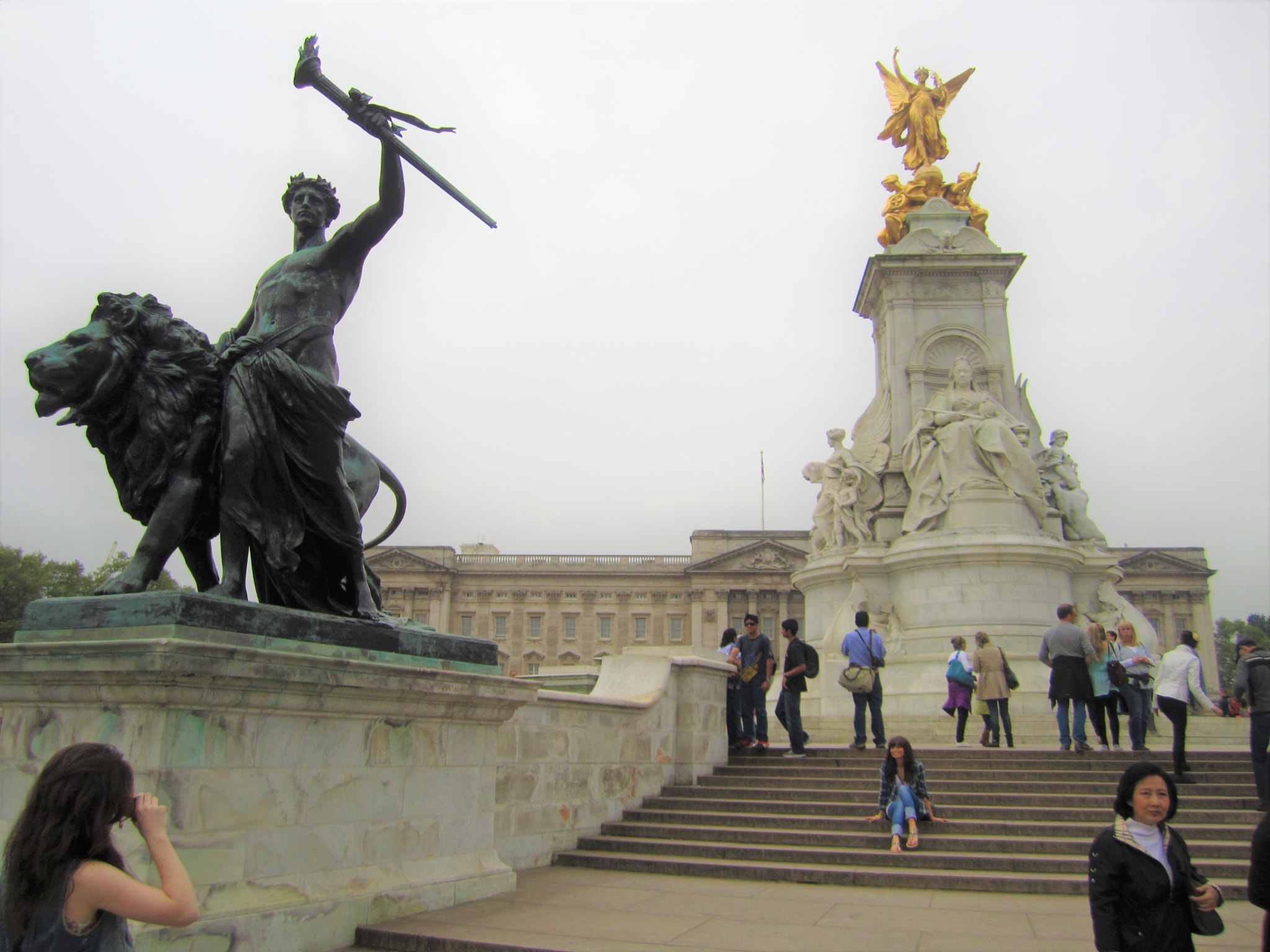 Canon PowerShot SD1400 IS (IXUS 130 / IXY 400F) sample photo. Trafalgar square london photography