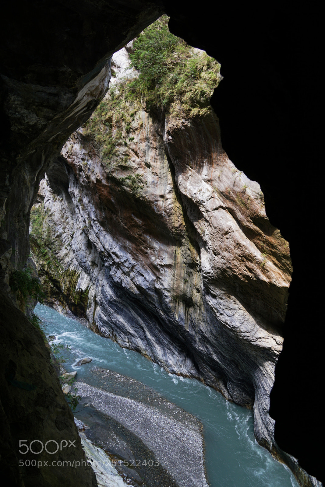 Sony DT 16-50mm F2.8 SSM sample photo. The crack photography