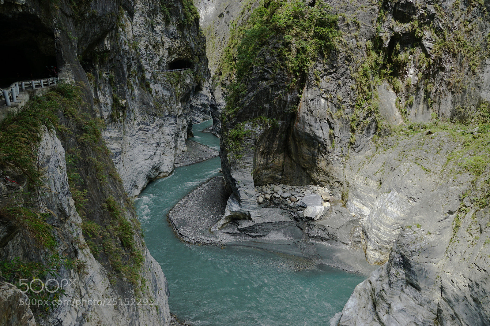 Sony DT 16-50mm F2.8 SSM sample photo. Twins - river & road photography
