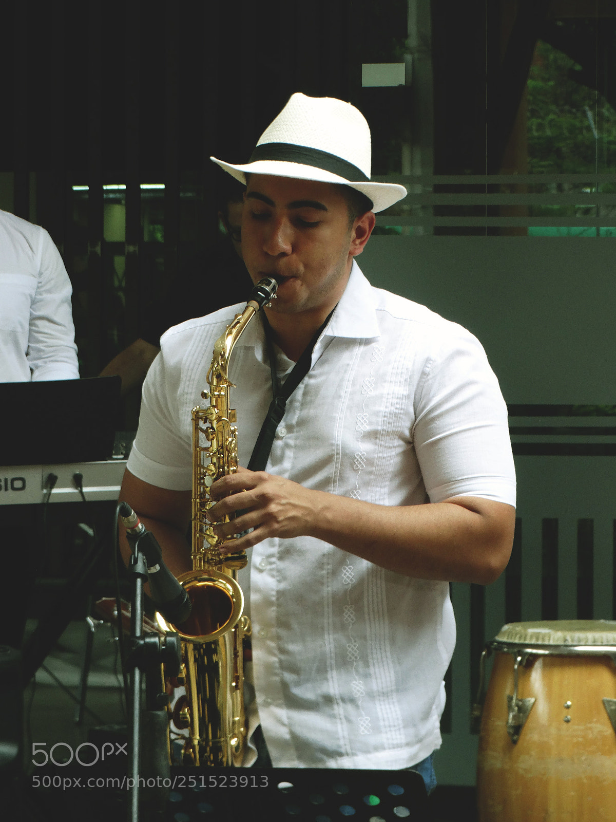 Sony Cyber-shot DSC-HX300 sample photo. Al son del sax photography