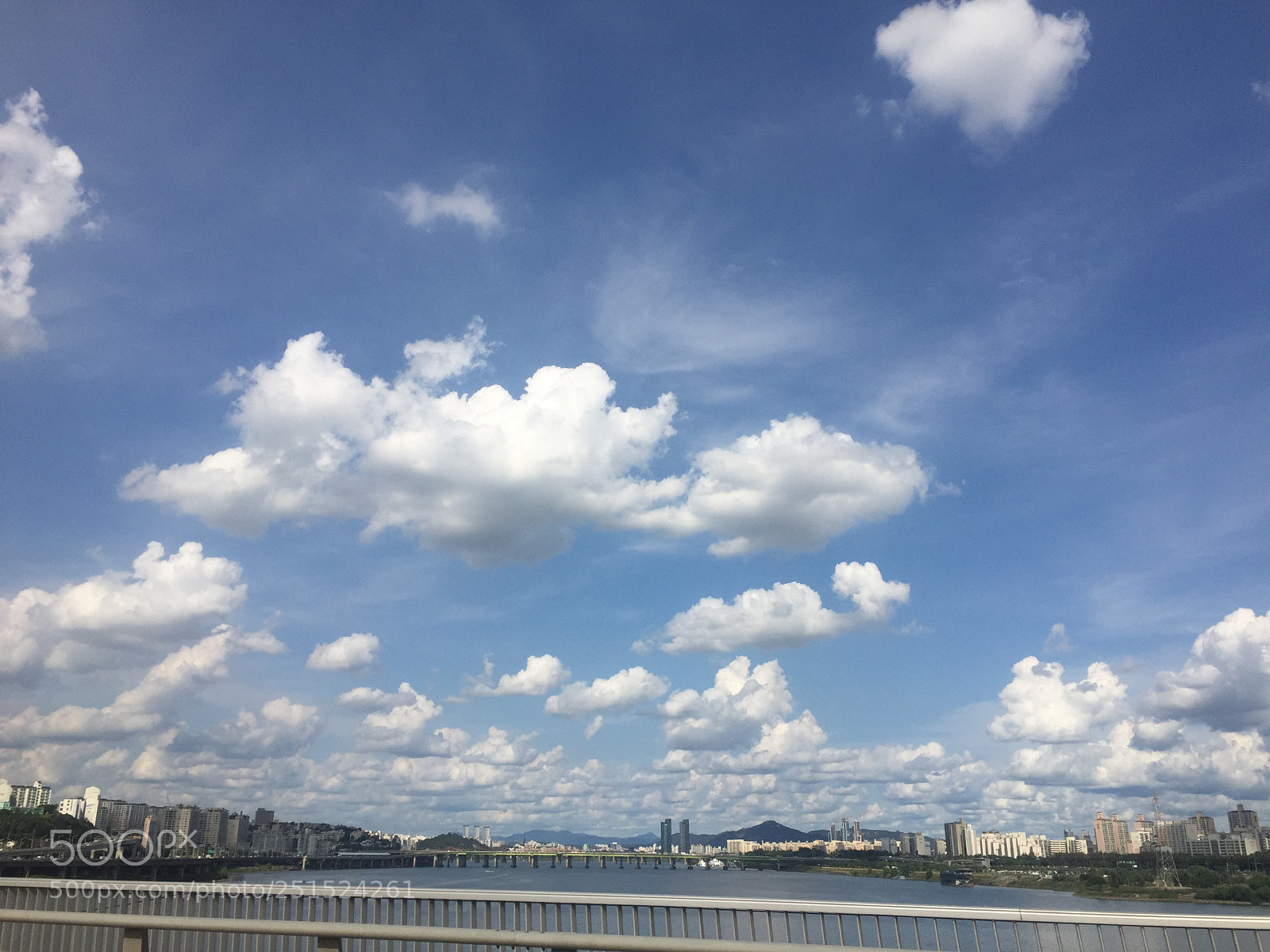 Apple iPhone 6 sample photo. 한강위 하늘 photography