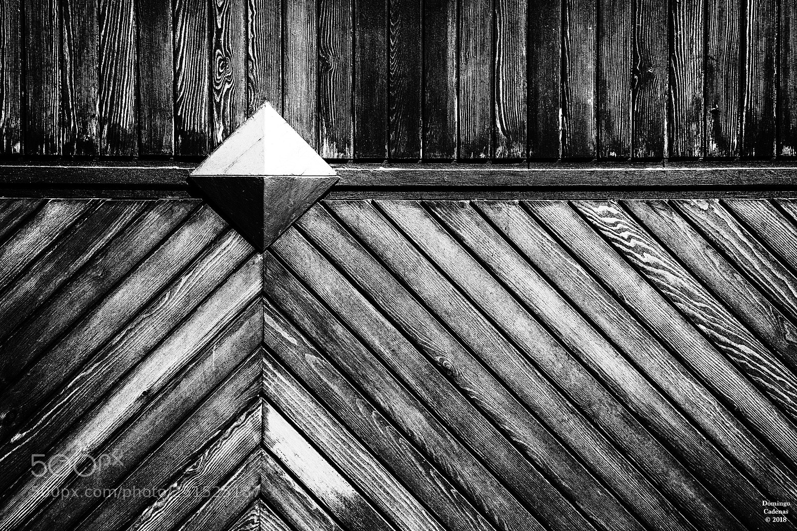 Olympus OM-D E-M10 II sample photo. Puerta photography