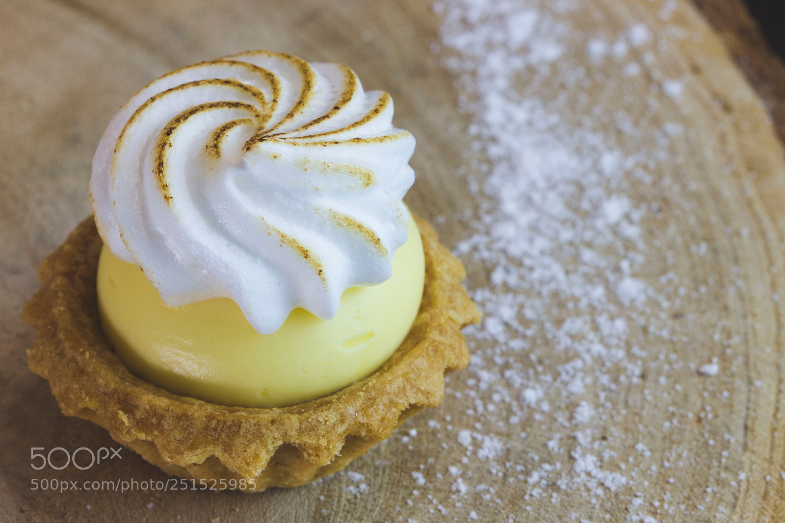 Canon EOS 600D (Rebel EOS T3i / EOS Kiss X5) sample photo. Small lemon pie photography