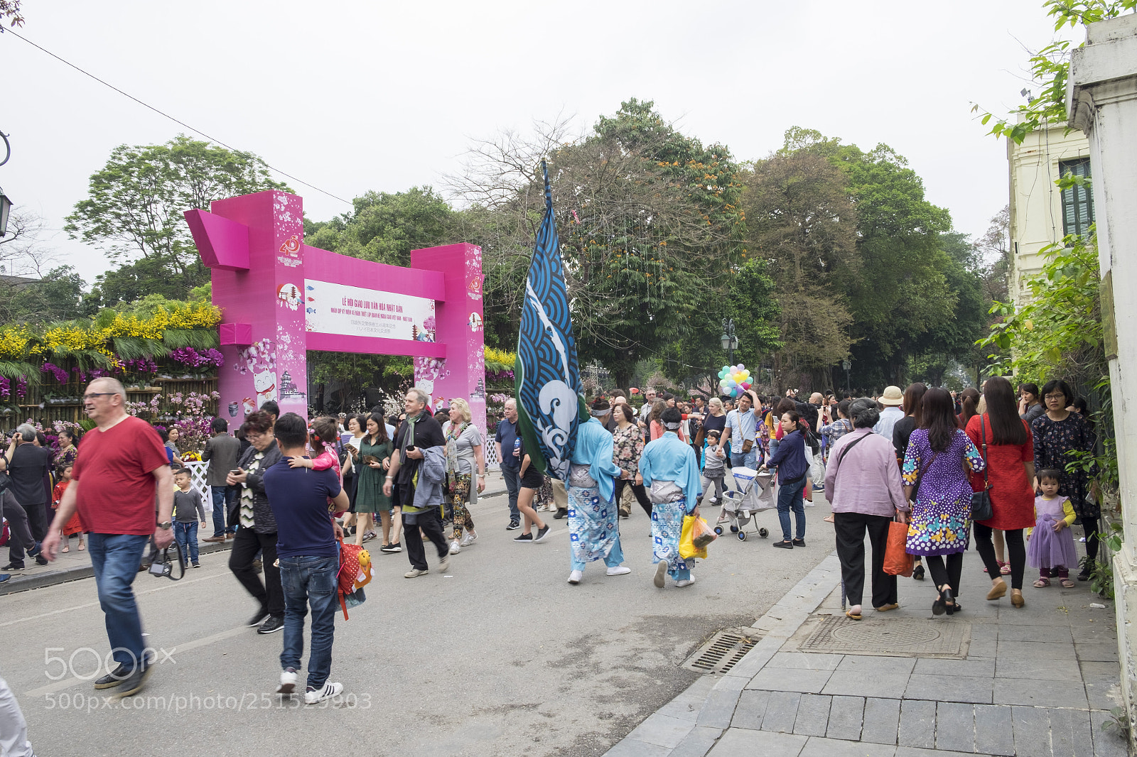 Fujifilm X-T10 sample photo. Sakura festival photography