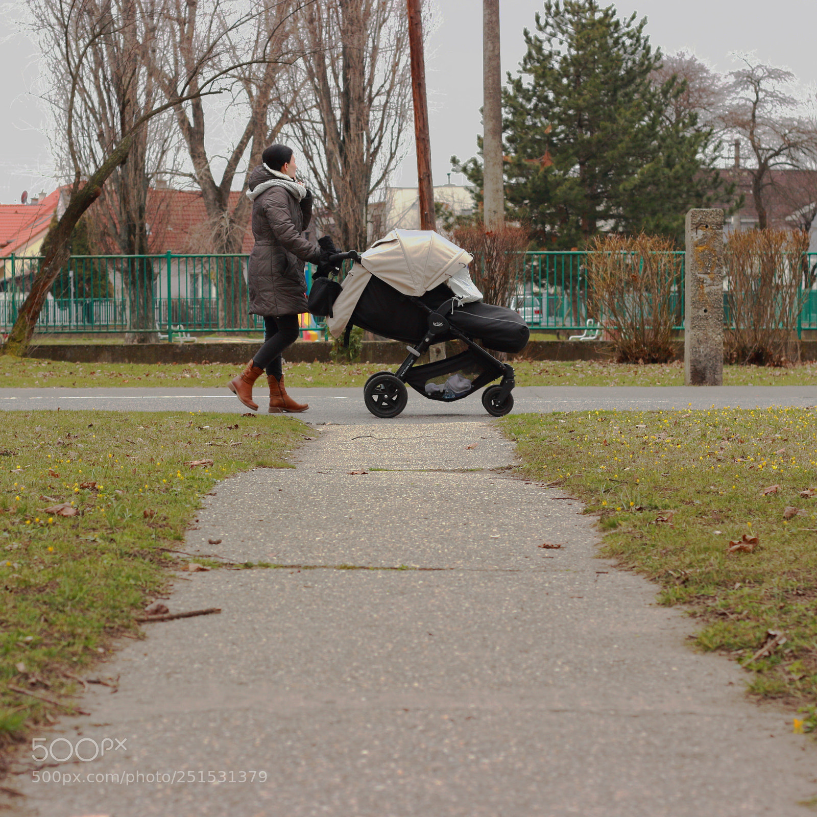 Canon EOS 600D (Rebel EOS T3i / EOS Kiss X5) + Canon EF 50mm F1.8 II sample photo. Spring paths photography