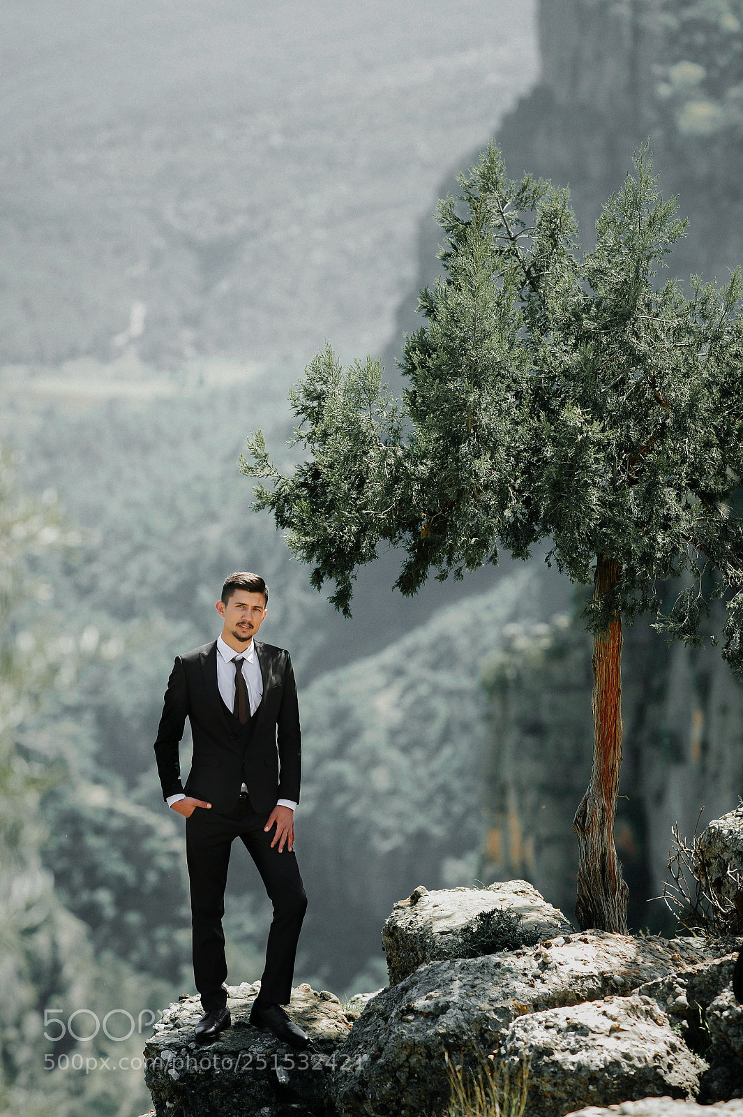 Nikon D4 sample photo. Groom photography