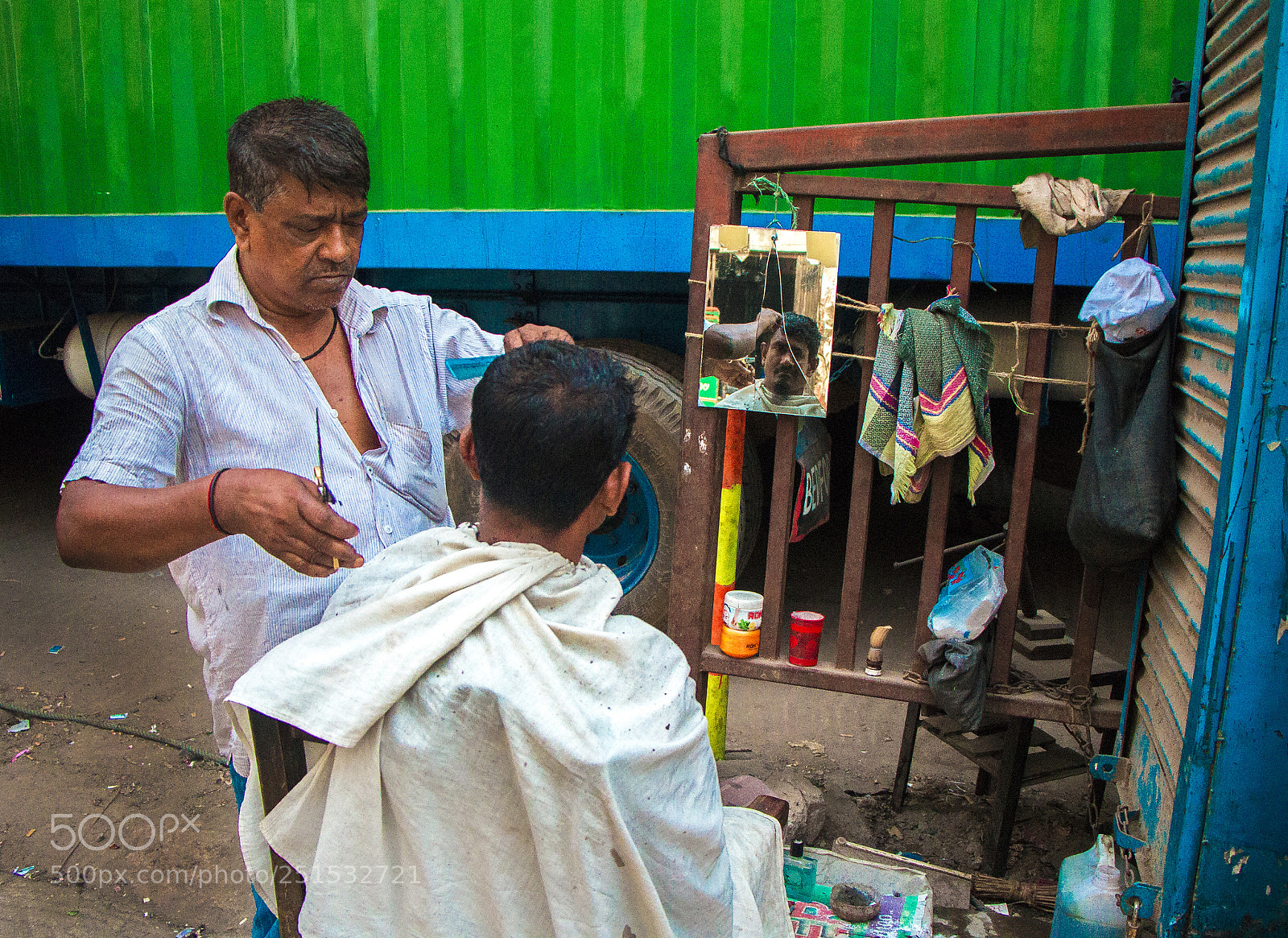 Canon EOS 70D sample photo. The street barber photography