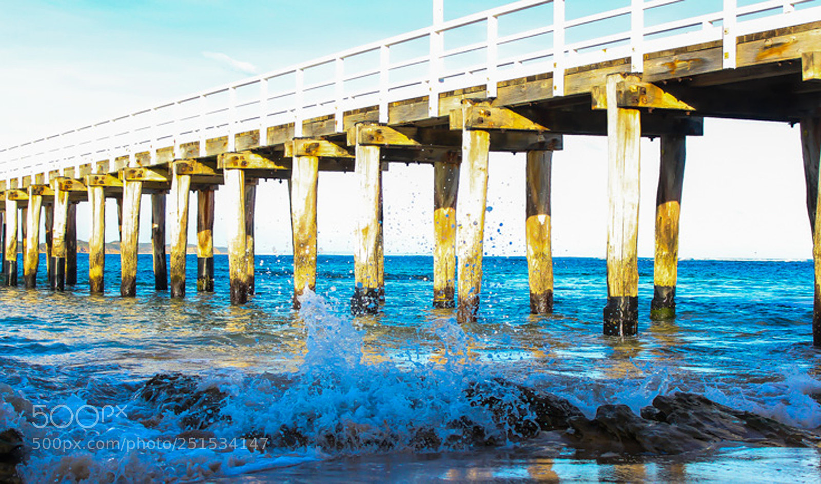Canon EOS 600D (Rebel EOS T3i / EOS Kiss X5) sample photo. Waves crashing to shore photography