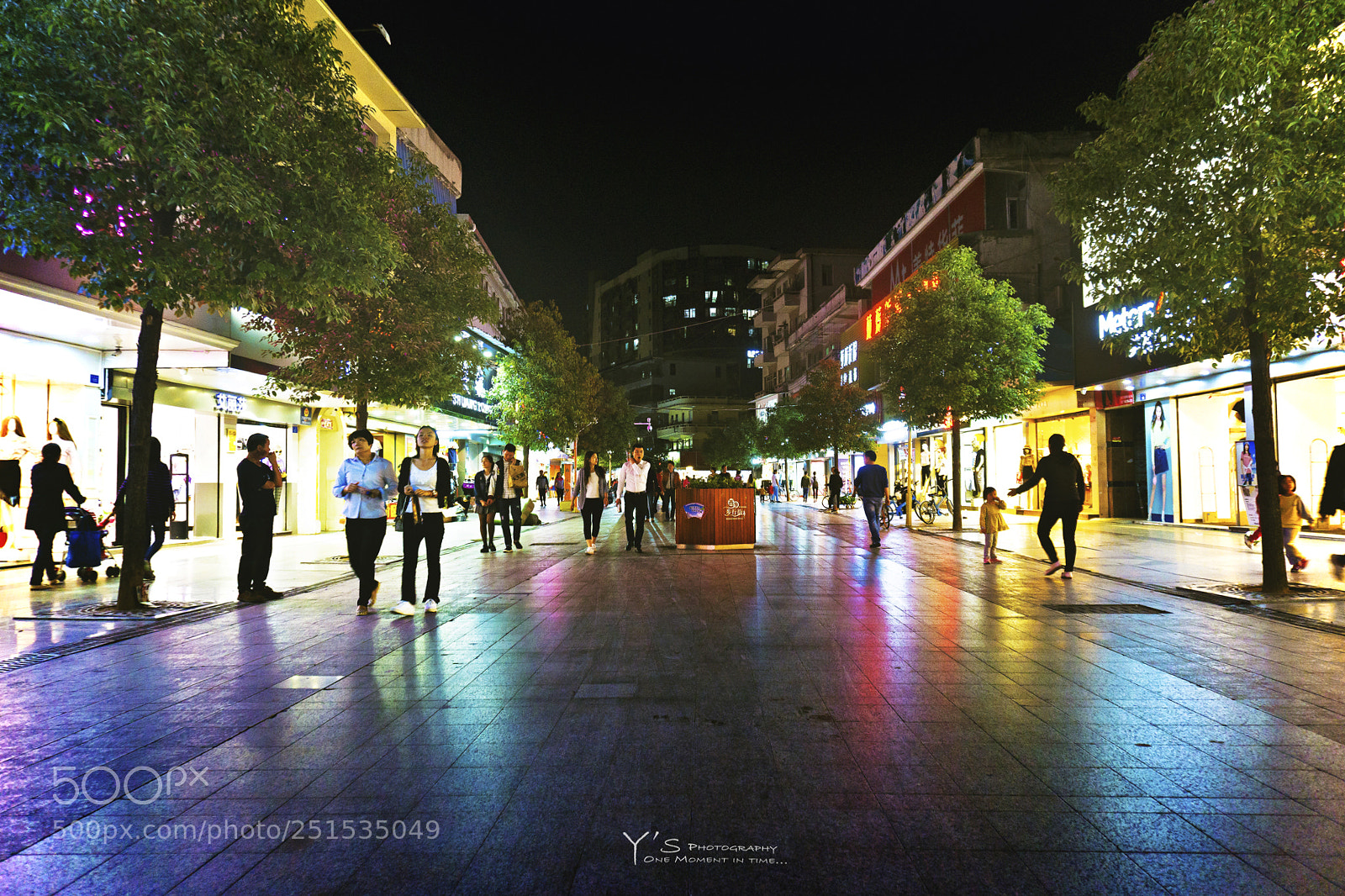 Sony a6000 sample photo. Colourful street. 彩色街道。 photography