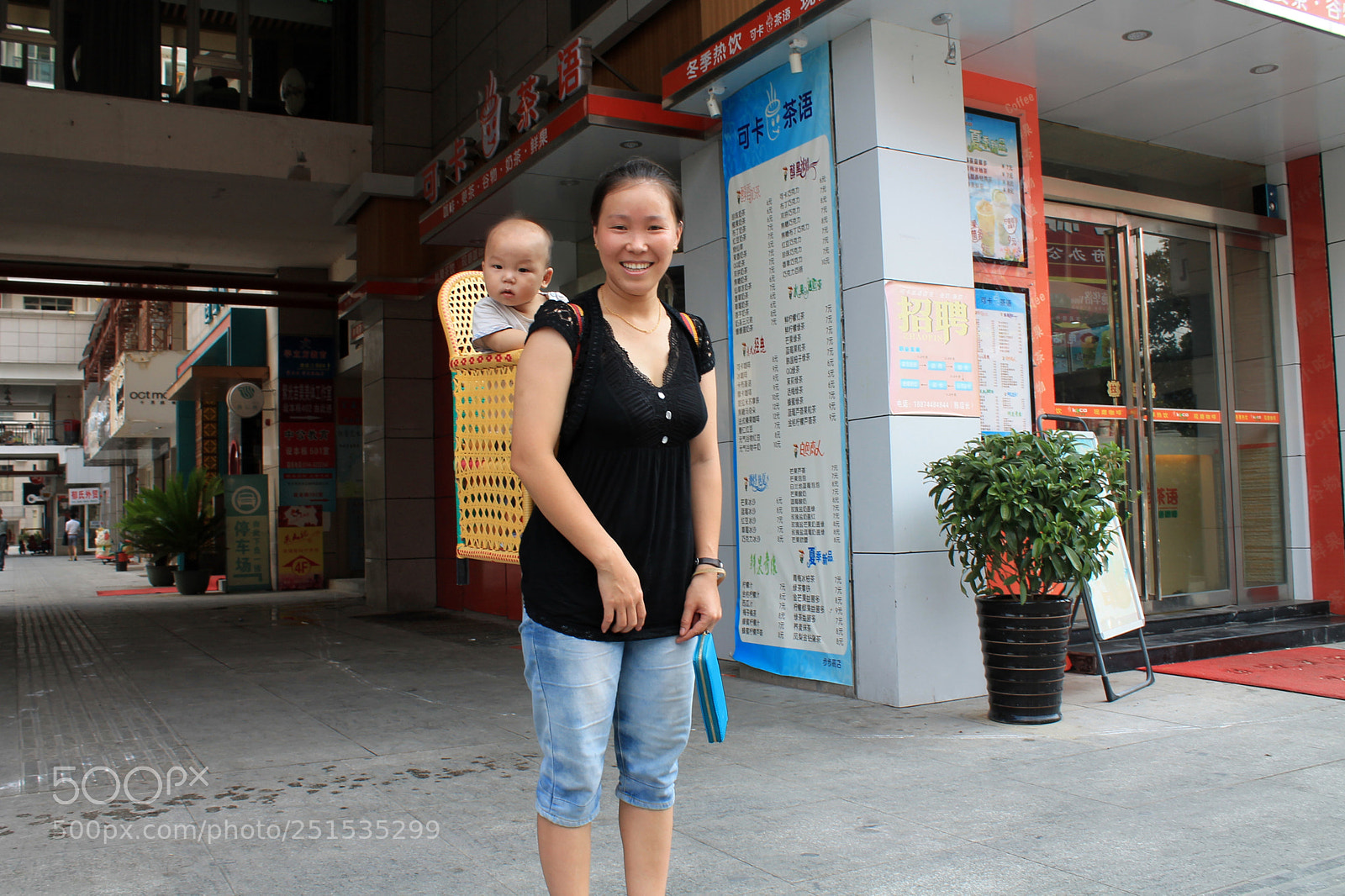 Canon EOS 1100D (EOS Rebel T3 / EOS Kiss X50) sample photo. Mom with a child. photography